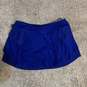 Athleta Womens Bustle Skort Sport Momentum Stretch Ruffled size M Blue